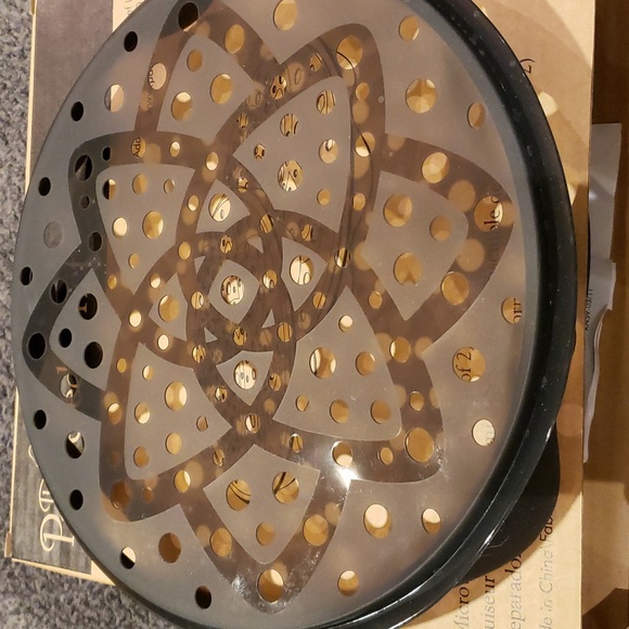 Pampered Chef Microwave Chip Maker - Picture 3 of 3